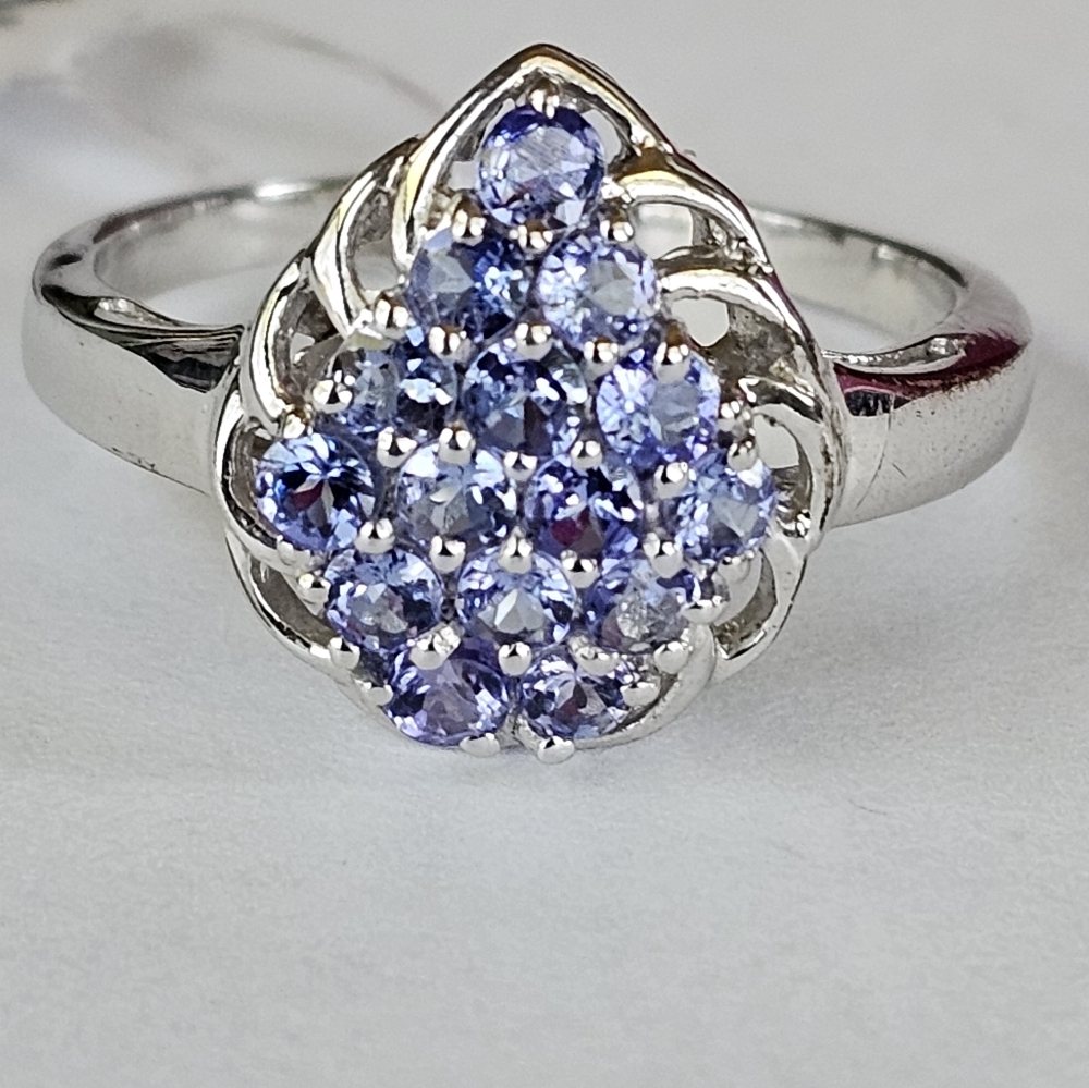 Genuine Tanzanite Cluster Ring Size 9!  💙